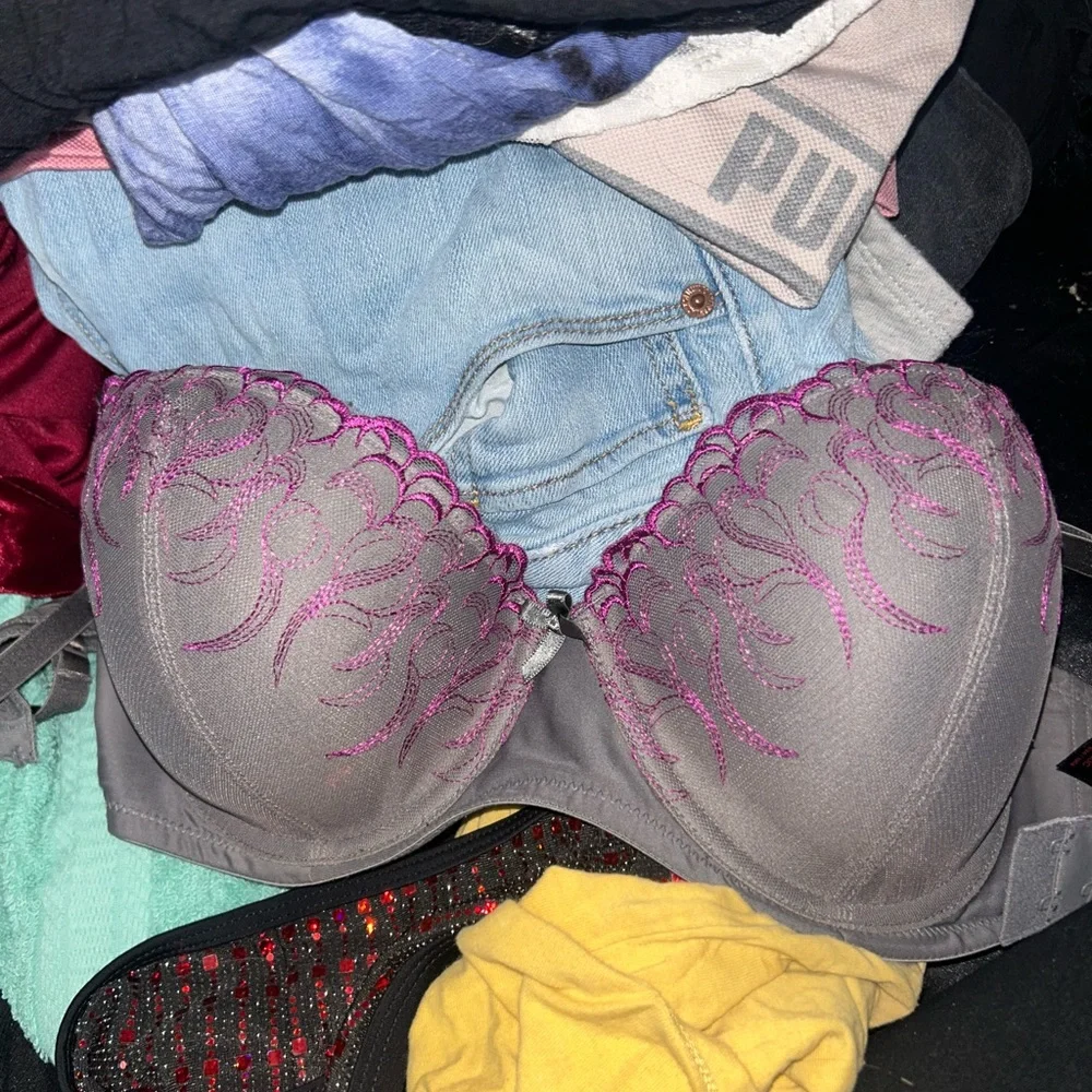 Four bras - Picture 9 of 11